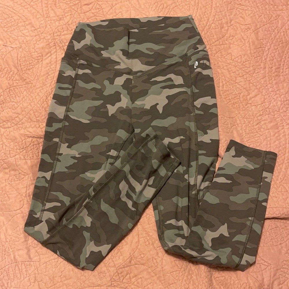 Pink ultimate leggings Victoria’s Secret camo